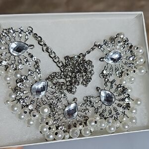 Dazzling Silver and Pearl Statement Necklace